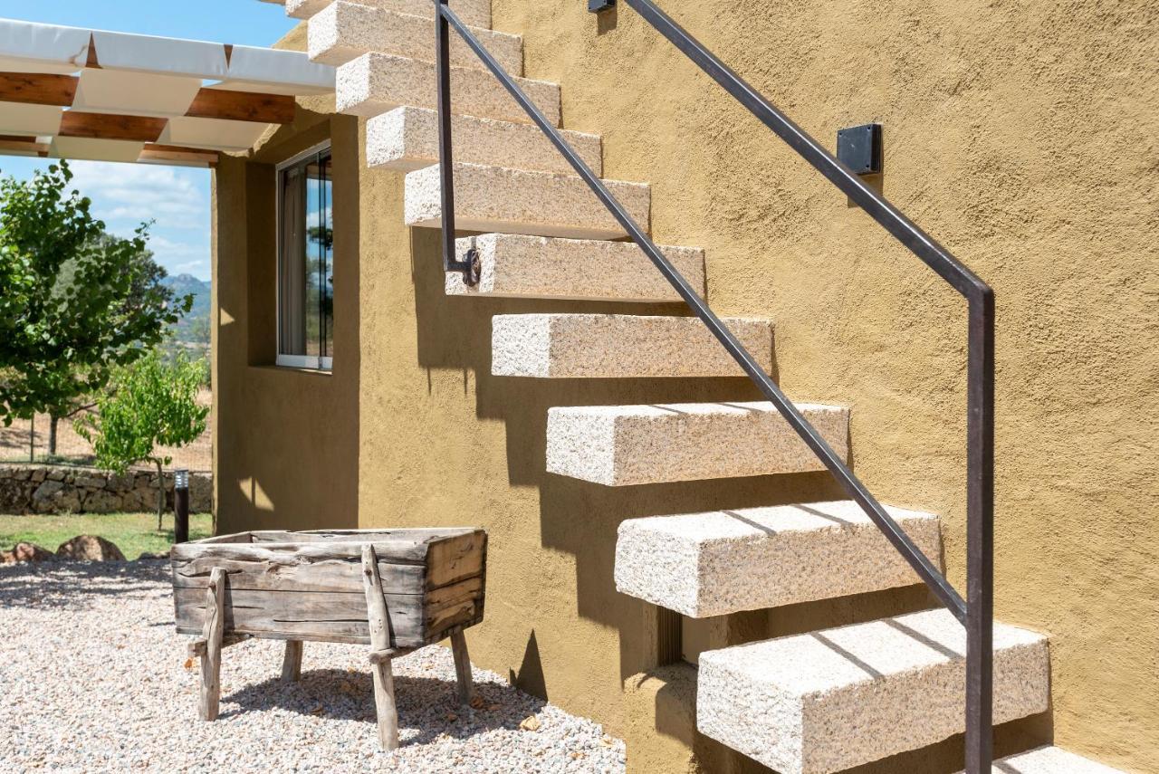 Villa Tre Nibbari San Pantaleo Eksteriør billede